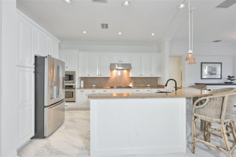 House in Apollo Beach, Florida 4 bedrooms, 343.65 sq.m. № 2114300 - photo 20