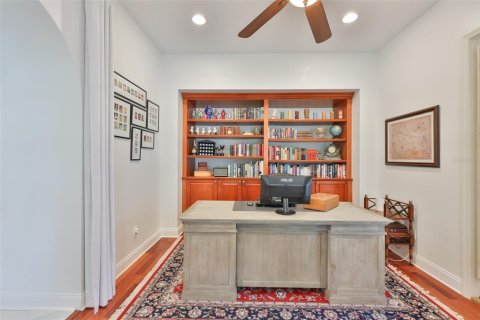 House in Apollo Beach, Florida 4 bedrooms, 343.65 sq.m. № 2114300 - photo 13