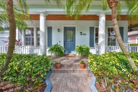 House in Apollo Beach, Florida 4 bedrooms, 343.65 sq.m. № 2114300 - photo 3