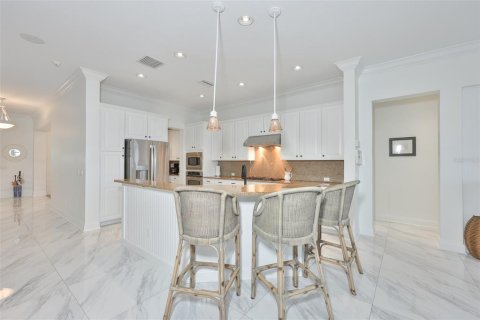 House in Apollo Beach, Florida 4 bedrooms, 343.65 sq.m. № 2114300 - photo 18