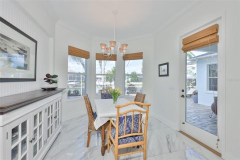 House in Apollo Beach, Florida 4 bedrooms, 343.65 sq.m. № 2114300 - photo 22