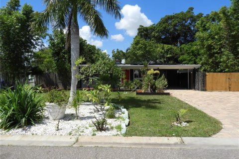 House in Saint Petersburg, Florida 2 bedrooms, 67.17 sq.m. № 2388736 - photo 2
