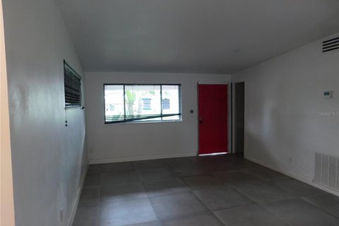 House in Saint Petersburg, Florida 2 bedrooms, 67.17 sq.m. № 2388736 - photo 5