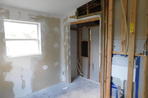 House in Saint Petersburg, Florida 2 bedrooms, 67.17 sq.m. № 2388736 - photo 10
