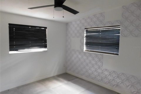 House in Saint Petersburg, Florida 2 bedrooms, 67.17 sq.m. № 2388736 - photo 11