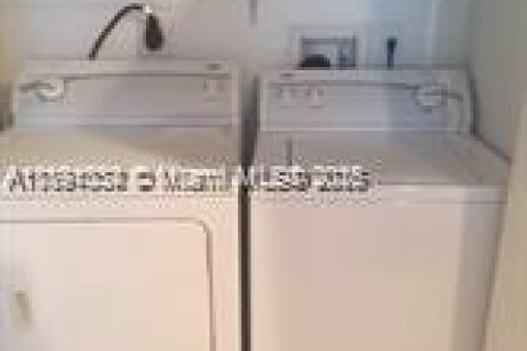 Casa en alquiler en Pompano Beach, Florida, 3 dormitorios, 114.08 m2 № 1944583 - foto 5