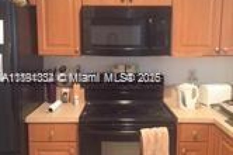 Casa en alquiler en Pompano Beach, Florida, 3 dormitorios, 114.08 m2 № 1944583 - foto 1