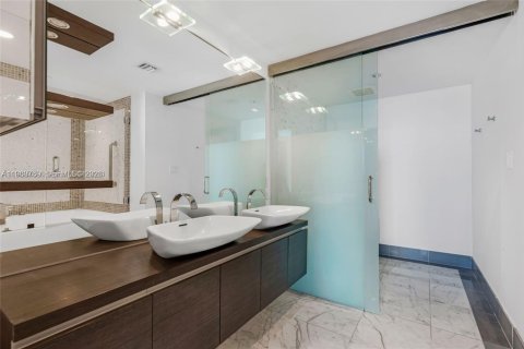 Condo in Miami, Florida, 1 bedroom  № 2030898