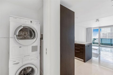 Condo in Miami, Florida, 1 bedroom № 2030898 - photo 5