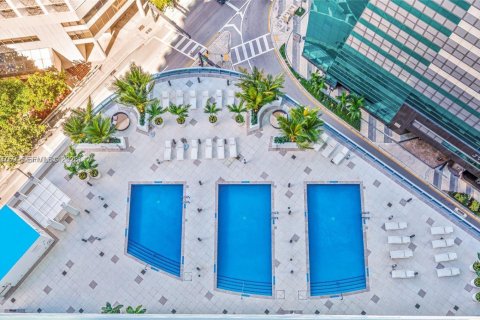 Condo in Miami, Florida, 1 bedroom № 2030898 - photo 2