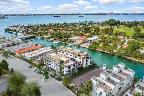 Townhouse in Miami Beach, Florida 4 bedrooms, 241.92 sq.m. № 1463205 - photo 3