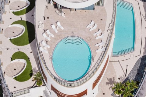 Condo in Miami, Florida, 3 bedrooms № 2016368 - photo 9