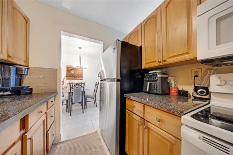 Condo in Miami, Florida, 1 bedroom № 2152963 - photo 8