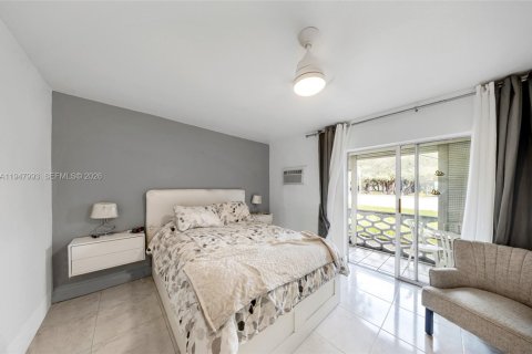 Condo in Miami, Florida, 1 bedroom № 2152963 - photo 11