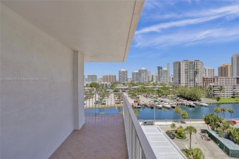Купить кондоминиум в Санни-Айлс-Бич, Флорида 2 спальни, 125.42м2, № 1948011 - фото 4