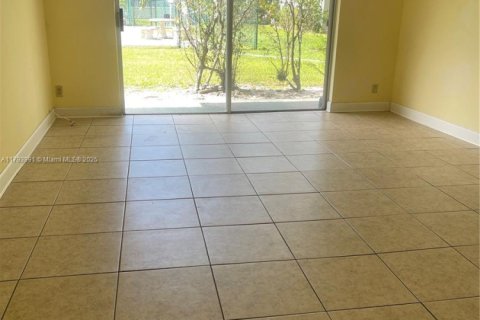 Condo in Plantation, Florida, 2 bedrooms  № 1683555 - photo 2