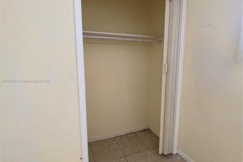 Condo in Plantation, Florida, 2 bedrooms  № 1683555 - photo 15