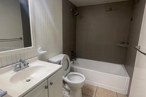 Condo in Plantation, Florida, 2 bedrooms  № 1683555 - photo 8
