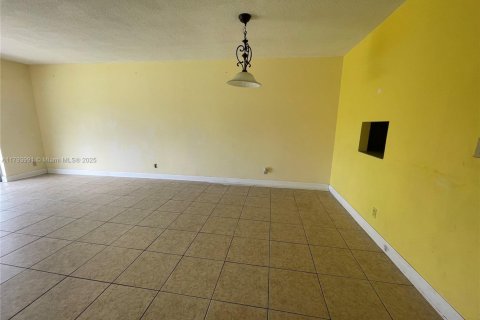 Condo in Plantation, Florida, 2 bedrooms  № 1683555 - photo 11