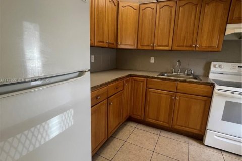 Condo in Plantation, Florida, 2 bedrooms  № 1683555 - photo 5