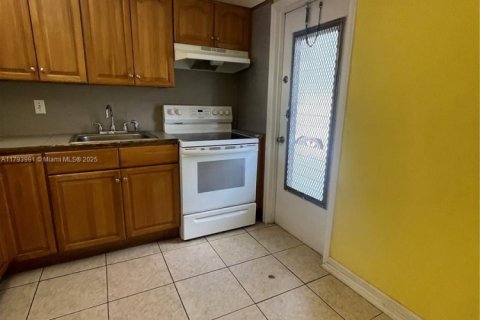 Condo in Plantation, Florida, 2 bedrooms  № 1683555 - photo 4