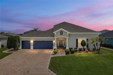 House in Plant City, Florida 4 bedrooms, 298.49 sq.m. № 2302460