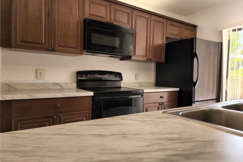Adosado en alquiler en West Palm Beach, Florida, 2 dormitorios, 114.83 m2 № 1897566 - foto 2