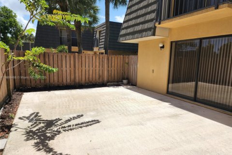 Adosado en alquiler en West Palm Beach, Florida, 2 dormitorios, 114.83 m2 № 1897566 - foto 1