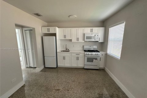 Appartement à louer à Miami, Floride: 1 chambre, 51.1 m2 № 2169792 - photo 2
