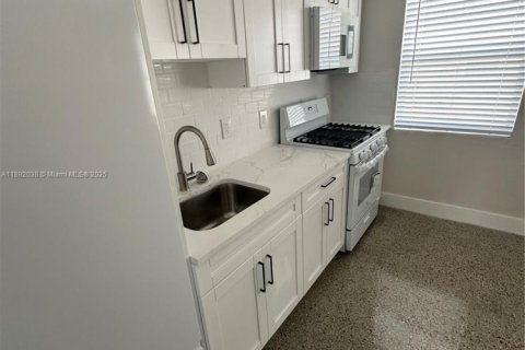 Appartement à louer à Miami, Floride: 1 chambre, 51.1 m2 № 2169792 - photo 4