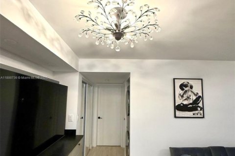 Condo in Miami, Florida, 1 bedroom  № 1941168 - photo 15