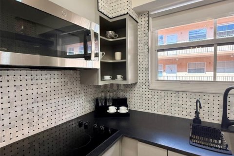Condo in Miami, Florida, 1 bedroom  № 1941168 - photo 19