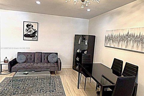 Condo in Miami, Florida, 1 bedroom  № 1941168 - photo 4