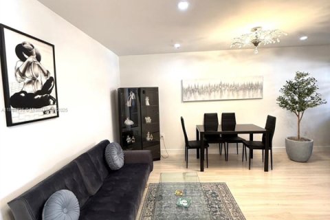 Condo in Miami, Florida, 1 bedroom  № 1941168 - photo 14