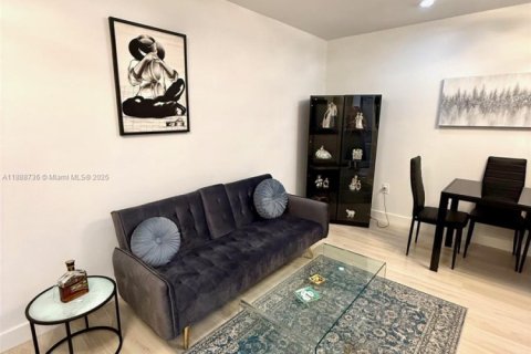 Condo in Miami, Florida, 1 bedroom  № 1941168 - photo 3