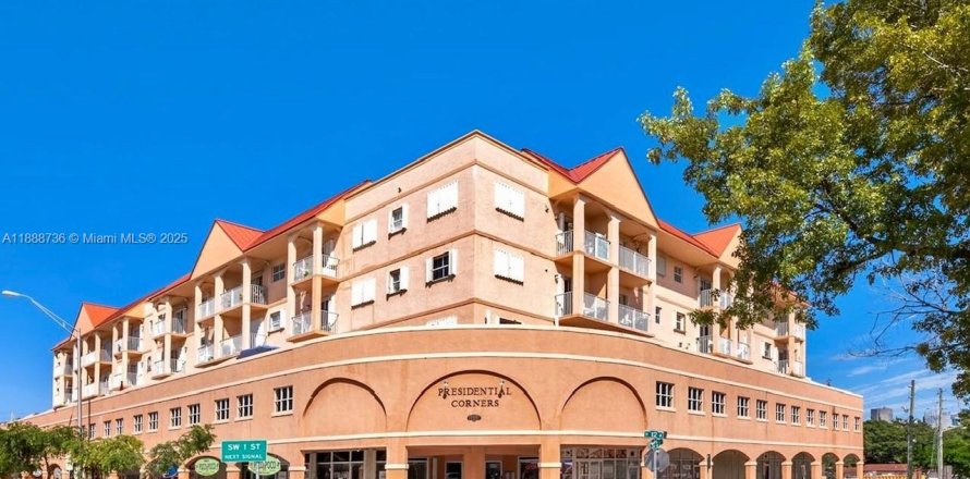 Condo in Miami, Florida, 1 bedroom № 1941168