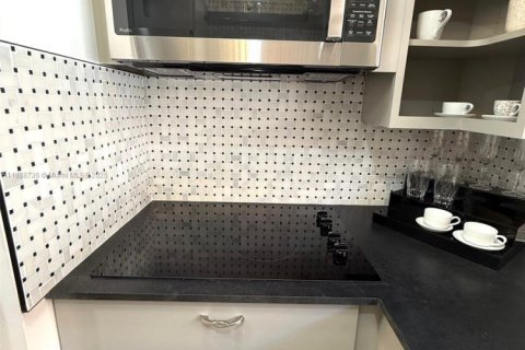 Condo in Miami, Florida, 1 bedroom  № 1941168 - photo 24