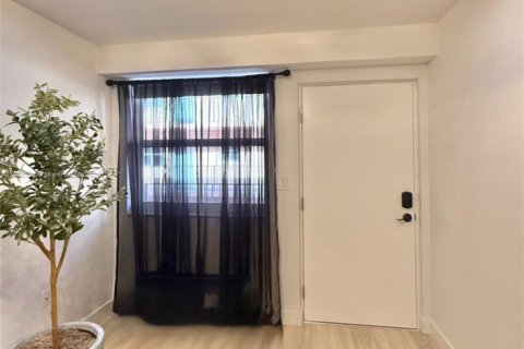 Condo in Miami, Florida, 1 bedroom  № 1941168 - photo 12