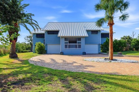 House in Englewood, Florida 3 bedrooms, 187.01 sq.m. № 2277550