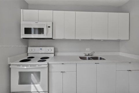 Villa ou maison à vendre à Miami, Floride: 4 chambres, 107.4 m2 № 2244380 - photo 22