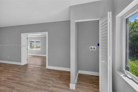 Villa ou maison à vendre à Miami, Floride: 4 chambres, 107.4 m2 № 2244380 - photo 18