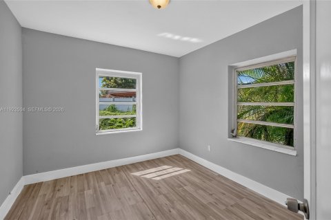 Villa ou maison à vendre à Miami, Floride: 4 chambres, 107.4 m2 № 2244380 - photo 27