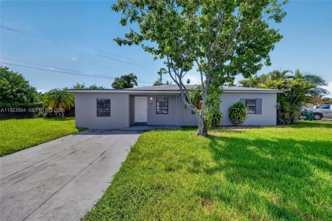 Villa ou maison à Miami, Floride 4 chambres, 107.4 m2 № 2244380