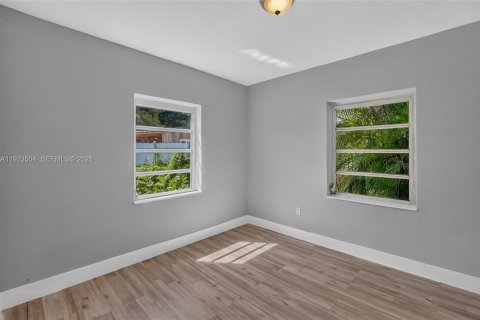 Villa ou maison à vendre à Miami, Floride: 4 chambres, 107.4 m2 № 2244380 - photo 25