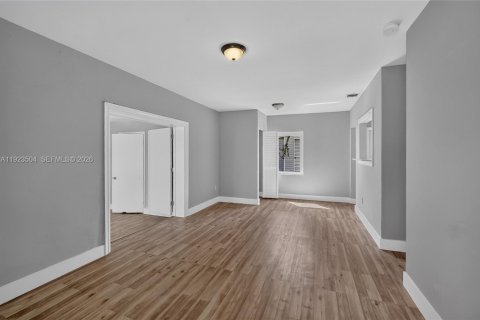 Villa ou maison à vendre à Miami, Floride: 4 chambres, 107.4 m2 № 2244380 - photo 11