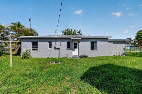Villa ou maison à vendre à Miami, Floride: 4 chambres, 107.4 m2 № 2244380 - photo 8