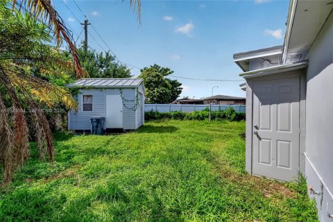 Villa ou maison à vendre à Miami, Floride: 4 chambres, 107.4 m2 № 2244380 - photo 7