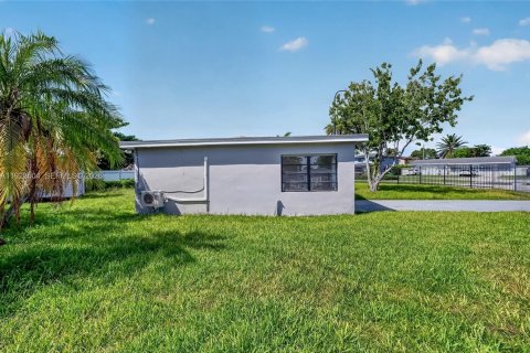 Villa ou maison à vendre à Miami, Floride: 4 chambres, 107.4 m2 № 2244380 - photo 6