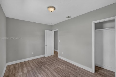 Villa ou maison à vendre à Miami, Floride: 4 chambres, 107.4 m2 № 2244380 - photo 29
