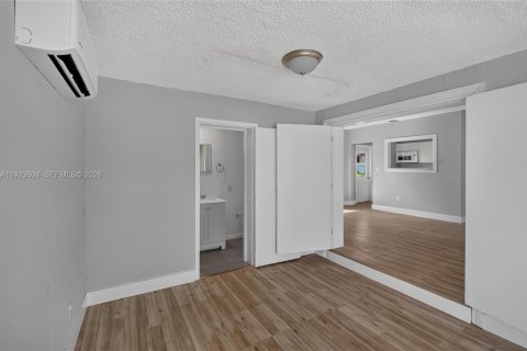Villa ou maison à vendre à Miami, Floride: 4 chambres, 107.4 m2 № 2244380 - photo 13
